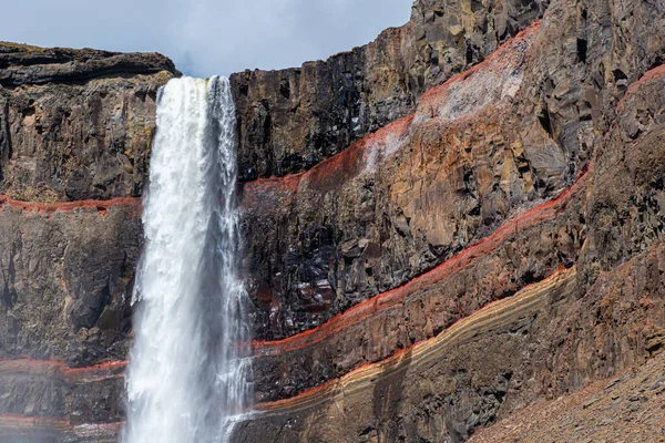 Detail Upper Part Waterfall Hengifoss Colored Cliff Eastern Iceland — Foto de Stock