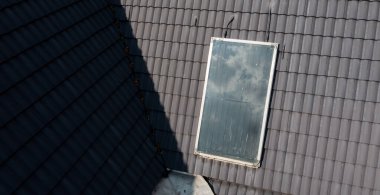 Çatıdaki güneş pilleri, powe kaydedin