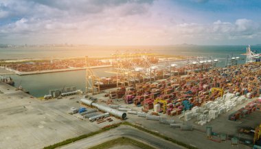 27 Haziran 2021 Laem Chabang, Chonburi Tayland Hava Görüntüleme Konteynır Terminalleri, İthalat İhracat Gemisi