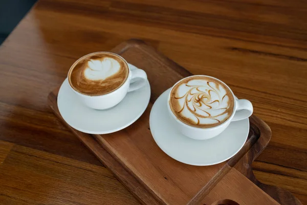 Heißen Latte Art Kaffee Auf Holztisch Entspannen Tim — Stockfoto