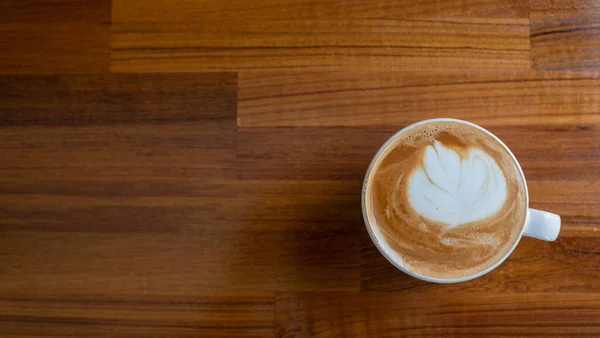 Heißen Latte Art Kaffee Auf Holztisch Entspannen Tim — Stockfoto