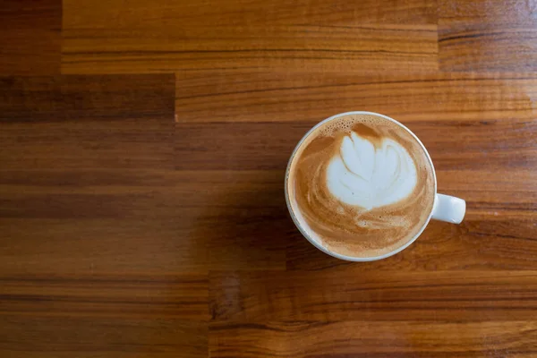 Heißen Latte Art Kaffee Auf Holztisch Entspannen Tim — Stockfoto