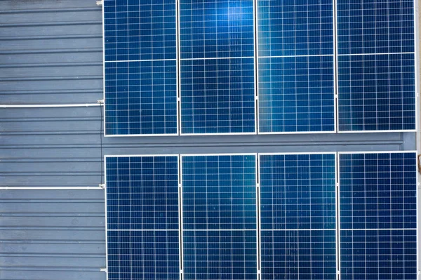 Solarzellen Auf Dem Dach Speichern Das Powe — Stockfoto