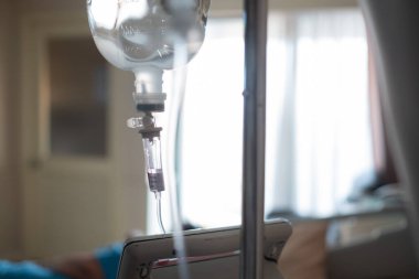 İntravenöz için sodyum klorür solüsyonu, tuzlu su, tıbbi tedavi, salin damar yolu.