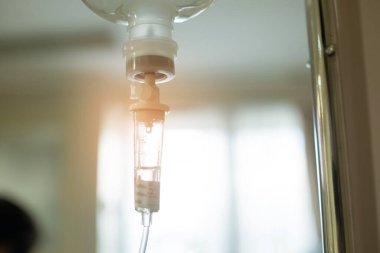 İntravenöz için sodyum klorür solüsyonu, tuzlu su, tıbbi tedavi, salin damar yolu.