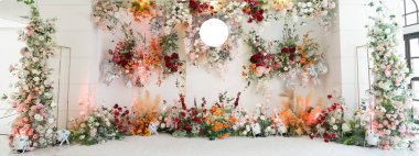 düğün çiçeği süslemesi seçici odak, beyaz akımın yumuşak odağı