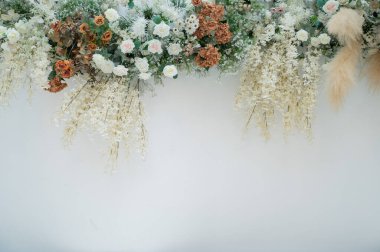 düğün arkaplanı, düğün çiçeği süslemesi, gül duvarı, renkli arka plan, taze gül, bir demet çiçek.