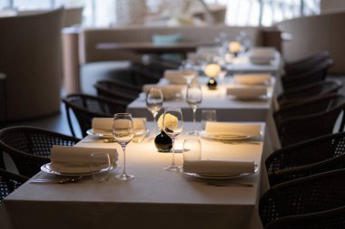 Bokeh ile boş cam su