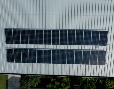 Çatıdaki güneş pilleri, powe kaydedin