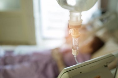 İntravenöz için sodyum klorür solüsyonu, tuzlu su, tıbbi tedavi, salin damar yolu.