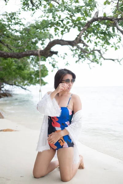 Portret Dziewczyny Bikini Tłem Morskim Azjatka Uroda — Zdjęcie stockowe