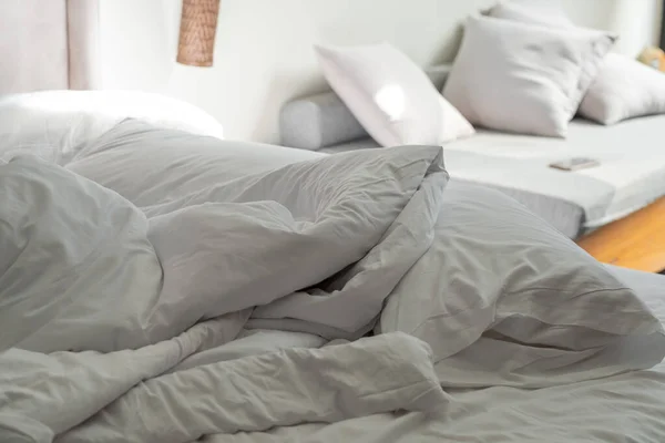 Beyaz Yatak Arka Planı Uykudan Sonra Kirli — Stok fotoğraf