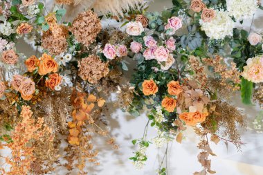 düğün çiçeği süslemesi seçici odak, beyaz akımın yumuşak odağı