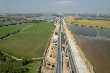 Otoyol manzarası, araba, yol manzarası, ulaşım.