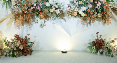 düğün arkaplanı, düğün çiçeği süslemesi, gül duvarı, renkli arka plan, taze gül, bir demet çiçek.