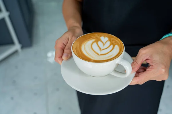 Café Con Leche Caliente Arte Mesa Mano Tiempo Relax —  Fotos de Stock