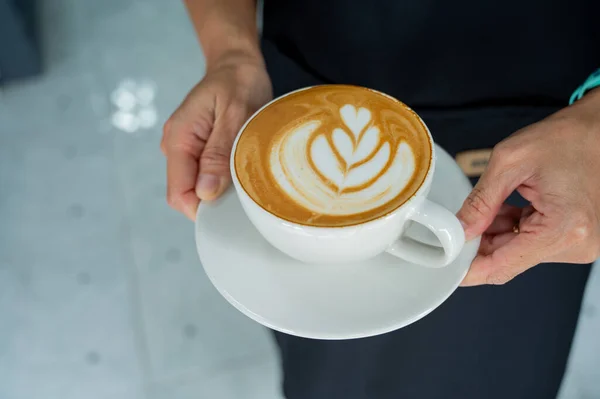 Café Con Leche Caliente Arte Mesa Mano Tiempo Relax —  Fotos de Stock