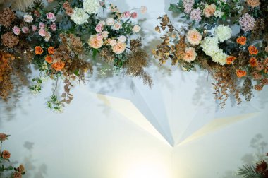 düğün çiçeği süslemesi seçici odak, beyaz akımın yumuşak odağı