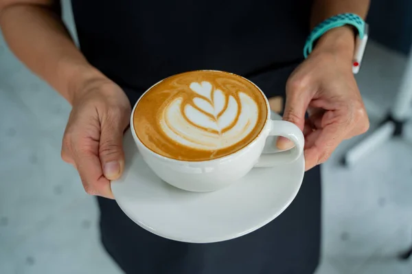 Café Con Leche Caliente Arte Mesa Mano Tiempo Relax —  Fotos de Stock