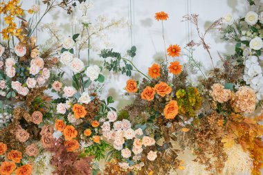 düğün arkaplanı, düğün çiçeği süslemesi, gül duvarı, renkli arka plan, taze gül, bir demet çiçek.