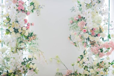 düğün arkaplanı, düğün çiçeği süslemesi, gül duvarı, renkli arka plan, taze gül, bir demet çiçek.