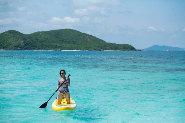 Woman Surfing — Stock Photo, Image