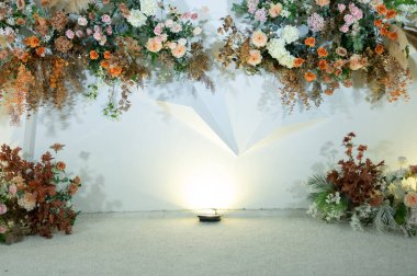 düğün çiçeği süslemesi seçici odak, beyaz akımın yumuşak odağı