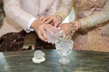 Su Dökme, Tayland Geleneksel Töreni, Nişanlılar