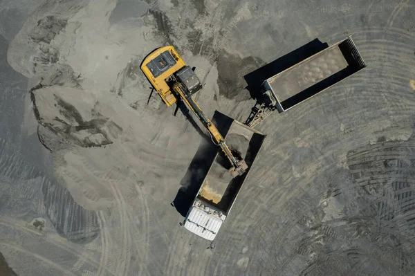 Kazıcının kaya kepçelemesi, taş yapısı