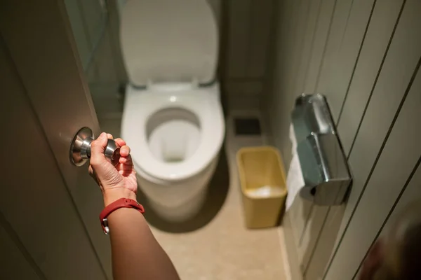 Откройте Дверь Ванной Комнаты Идите Туалет — стоковое фото