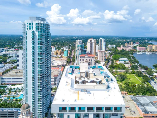 St. Petersburg Florida 'nın Panorama' sı. Gökdelenli ya da gökdelenli şehir manzarası. Florida Eyaleti. Hava fotoğrafçılığı