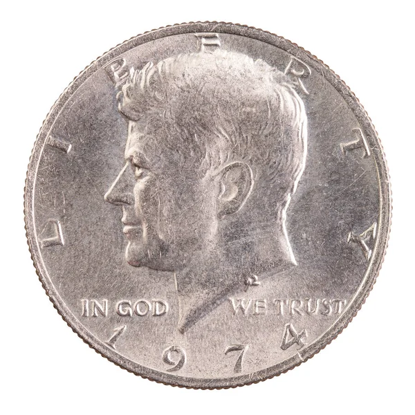 半ドル硬貨だ アメリカ合衆国の貨幣 第35代社長 アメリカの現金だ 金融市場 米国銀行 金属銀円玉 高品質のマクロ写真 隔離された白い背景 — ストック写真