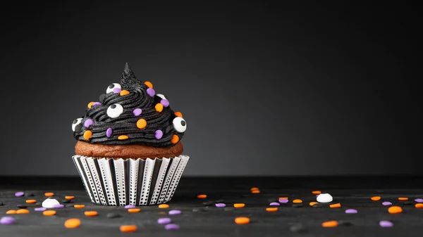 Cupcake Halloween Dessert Halloween Feestje Muffin Versierd Met Gekleurde Hagelslag — Stockfoto