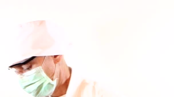Доктор Готовится Вакцинации Врач Готов Вакцинации Против Коронавируса Держит Руках — стоковое видео