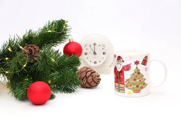 크리스마스와 새해의 상징은 배경에 있습니다 시계와 선물이 카드와 크리스마스 — 스톡 사진