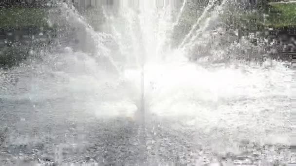 Hot Day Beautiful Fountain Park Splashes Water Fountain Backlight — Wideo stockowe