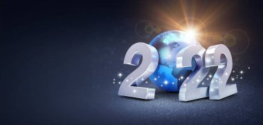 Mutlu yıllar 2022 tebrik kartı: üzerinde mavi bir dünya küresi bulunan gümüş tarih numaraları, siyah bir arkaplanda parlıyor - 3D illüstrasyon