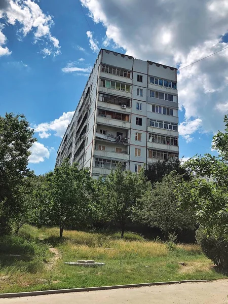 2022 Ucrânia Kharkiv Guerra Rússia Contra Ucrânia Edifício Residencial Arranha — Fotografia de Stock