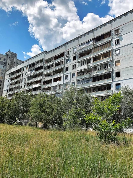 2022 Ucrânia Kharkiv Guerra Rússia Contra Ucrânia Edifício Residencial Arranha — Fotografia de Stock