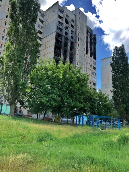 2022 Ucrânia Kharkiv Guerra Rússia Contra Ucrânia Edifício Residencial Arranha — Fotografia de Stock