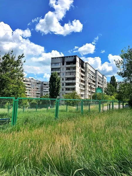 2022 Ucrânia Kharkiv Guerra Rússia Contra Ucrânia Edifício Residencial Arranha — Fotografia de Stock