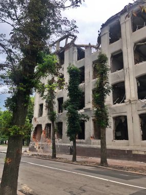 23.06.2022 Ukrayna, Harkov. Ukrayna 'da savaş. Roket saldırısından yıkılmış bir ev. Ukrayna için dua edelim, Ukrayna 'daki savaşı durduralım.