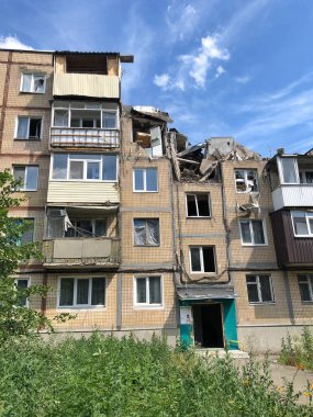 08.07. 2022, Ukraine, Kharkiv. war in Ukraine. Broken house from a rocket attack. Let's pray for Ukraine, Stop the war in Ukraine!