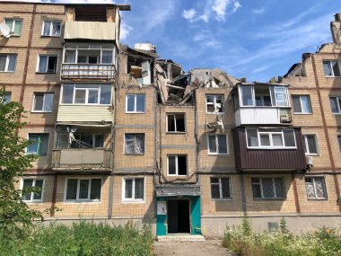 08.07. 2022, Ukraine, Kharkiv. war in Ukraine. Broken house from a rocket attack. Let's pray for Ukraine, Stop the war in Ukraine!
