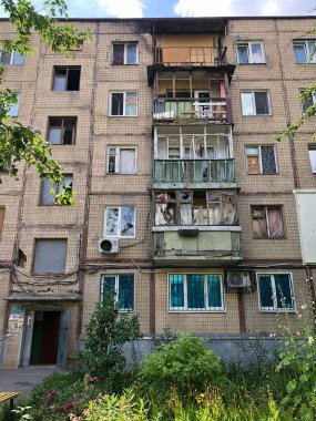 08.07. 2022, Ukrayna, Harkiv. Ukrayna 'da savaş. Roket saldırısından yıkılmış bir ev. Ukrayna için dua edelim, Ukrayna 'daki savaşı durduralım.!