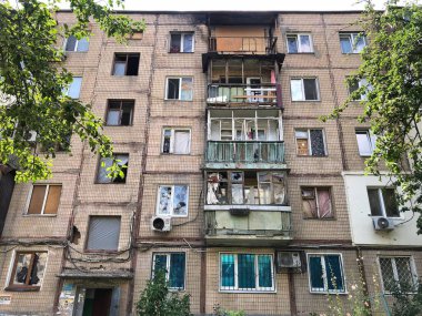 08.07. 2022, Ukrayna, Harkiv. Ukrayna 'da savaş. Roket saldırısından yıkılmış bir ev. Ukrayna için dua edelim, Ukrayna 'daki savaşı durduralım.!