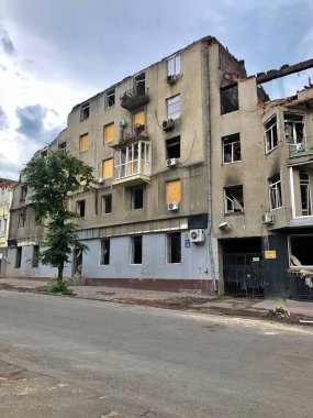 23.06.2022 Ukrayna, Harkov. Ukrayna 'da savaş. Roket saldırısından yıkılmış bir ev. Ukrayna için dua edelim, Ukrayna 'daki savaşı durduralım.!