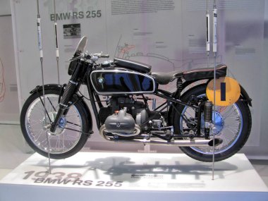 26.07.2013, Almanya, Münih, BMW Müzesi: BMW World 'de 1938 BMW RS 255 sergilenmektedir. Yüksek kalite fotoğraf