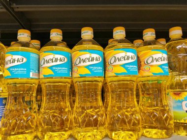 13.08.2022, Ukraine, Kharkiv, a shelf in a supermarket .sunflower oil in a bottle on a store shelf