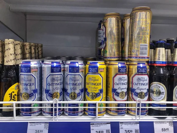 2022 Ukraine Kharkiv Shelf Beer Cans Supermarket — ストック写真